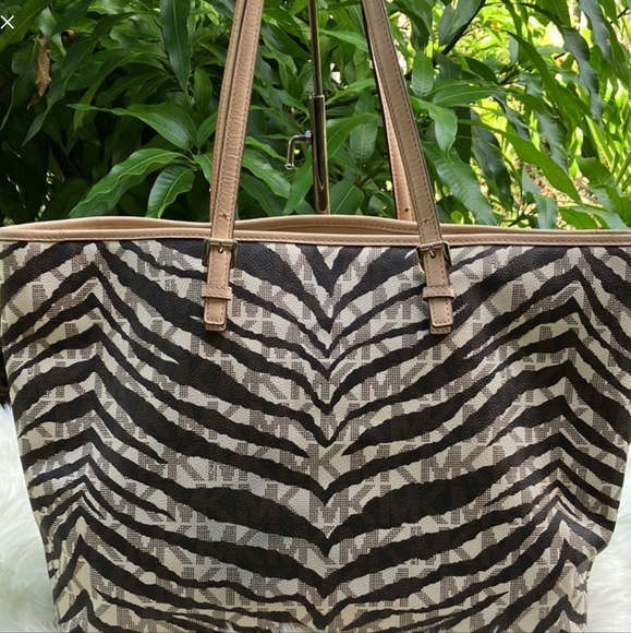 Rare Michael Kors Zebra Print Tote - Picture 6 of 9